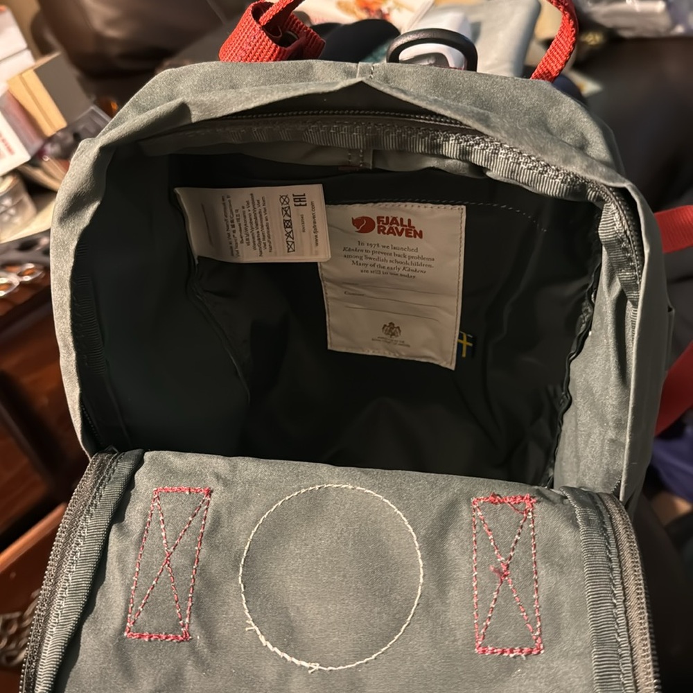 Fjallraven Kanken mini vintage green and red logo backpack - Picture 9 of 16